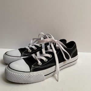 Airwalk Canvas Sneakers Size 6.5